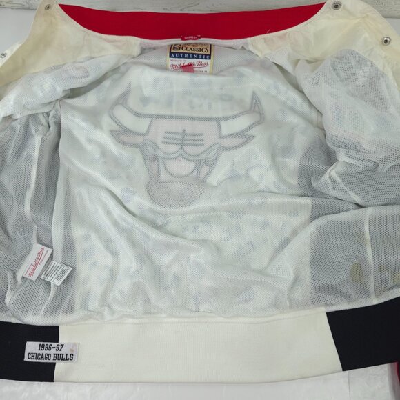 MITCHELL NESS HARDWOOD CLASSICS CHICAGO BULLS 1998-99 WARM-UP JACKET LARGE AS-IS - Picture 4 of 16